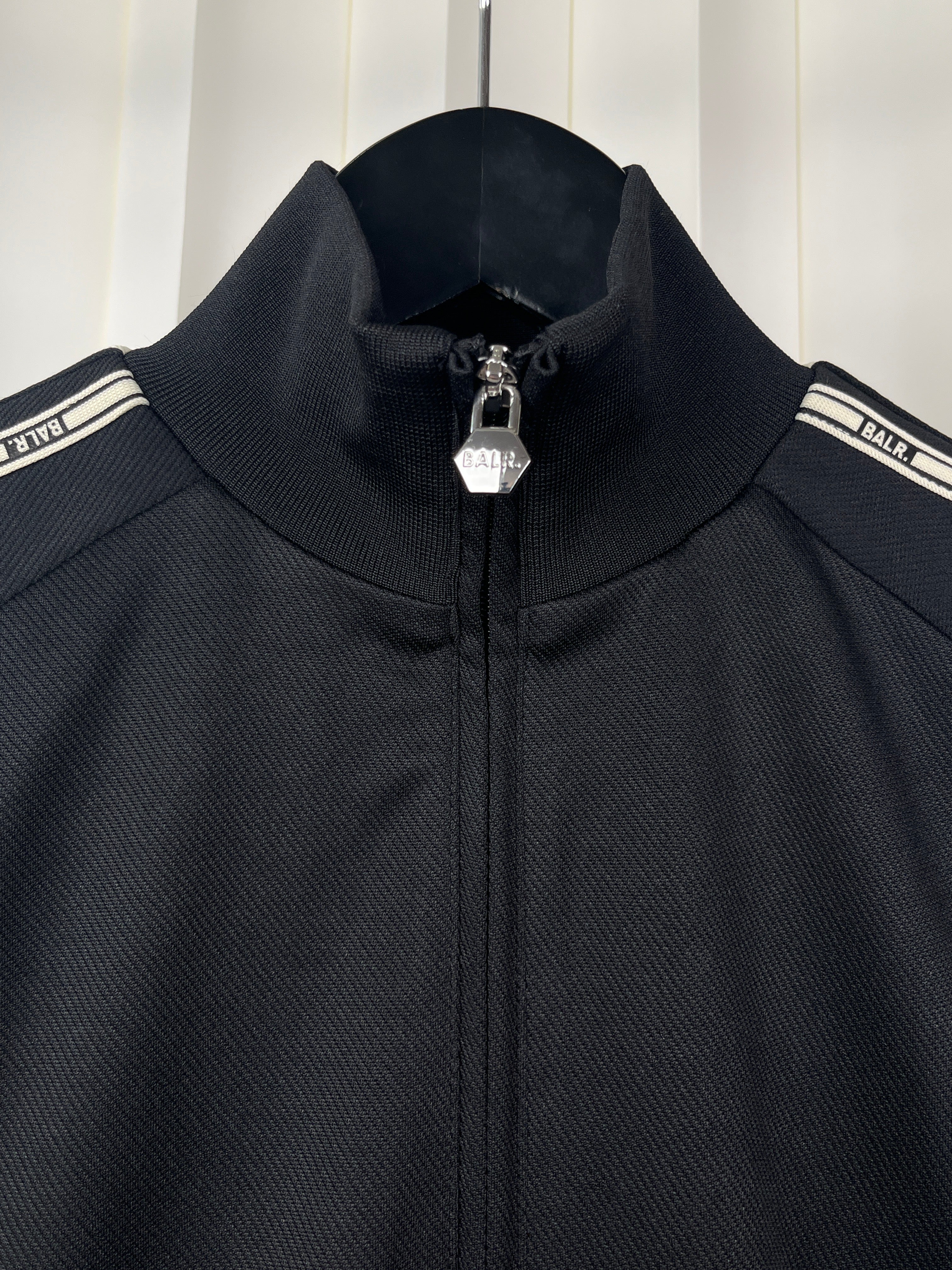 BALRトラックジャケット パーカー B1387.1024 サイズ M BALR. ボーラ― BALR メンズ トラックジャケット ブラック